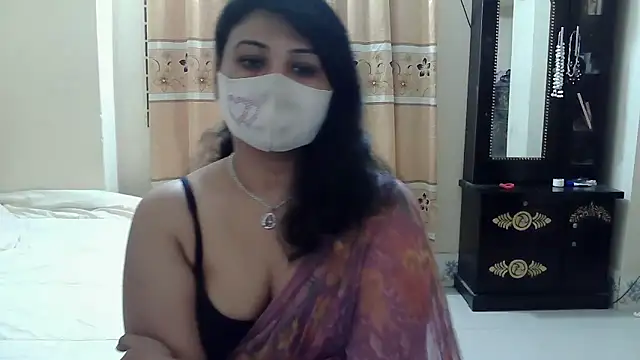 Snapshot of Elena_cruz5 chatting on 18, 11, 2025 Elena cruz5 online show from 18, 11, 2025