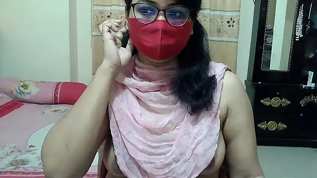 Snapshot of Elena_cruz5 chatting on 26, 11, 2025 Elena cruz5 online show from 26, 11, 2025