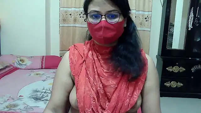 Snapshot of Elena_cruz5 chatting on 26, 11, 2025 Elena cruz5 online show from 26, 11, 2025