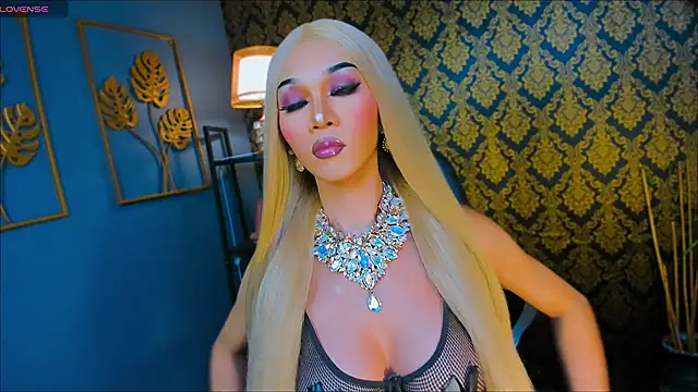 Snapshot of BelindaAbundance chatting on 2, 12, 2025 BelindaAbundance online show from 2, 12, 2025