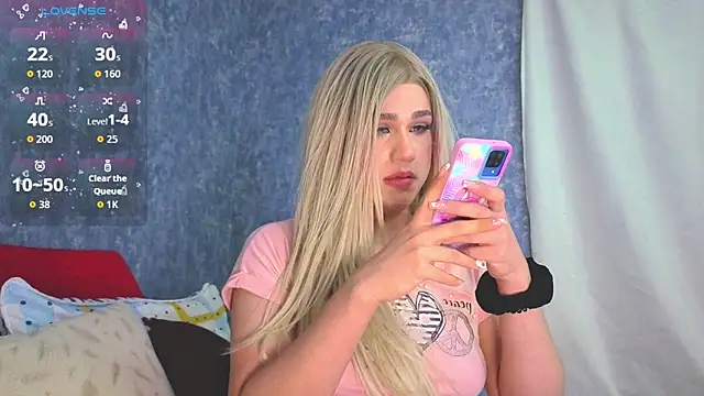 Snapshot of saraah_queen1 chatting on 4, 3, 2026 saraah queen1 online show from 4, 3, 2026