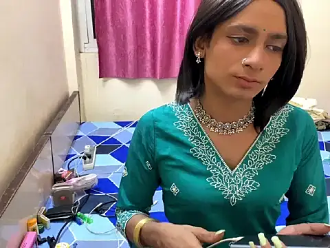 Snapshot of LuvLayla chatting on 18, 10, 2025 LuvLayla online show from 18, 10, 2025