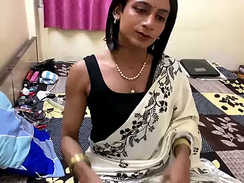 Snapshot of LuvLayla chatting on 12, 11, 2025 LuvLayla online show from 12, 11, 2025