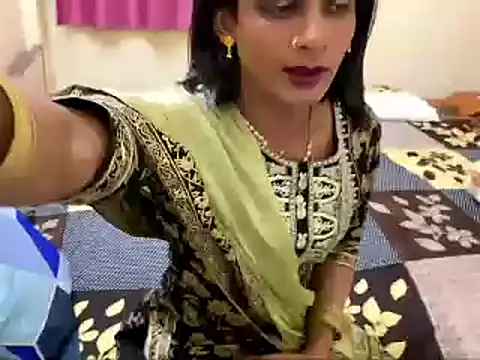 Snapshot of LuvLayla chatting on 16, 11, 2025 LuvLayla online show from 16, 11, 2025