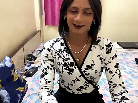 Snapshot of LuvLayla chatting on 21, 11, 2025 LuvLayla online show from 21, 11, 2025