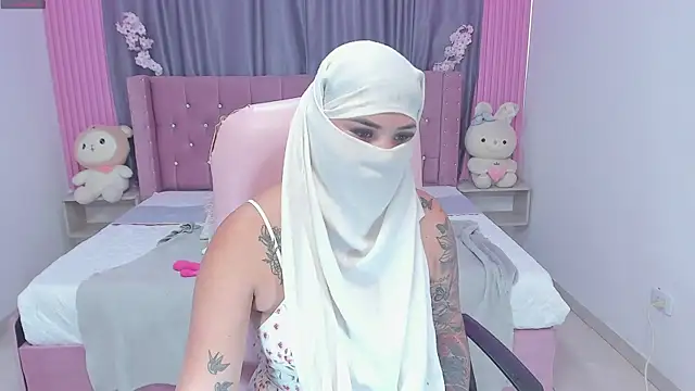 Nayla-Mouna online show from 8, 9, 2025