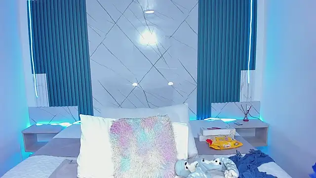 Nayla-Mouna online show from 27, 9, 2025