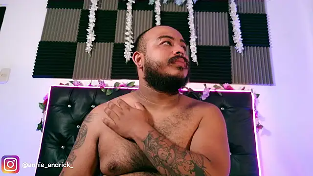  leda swan  online show from 23, 3, 2026