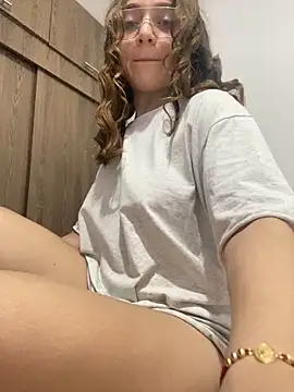 Snapshot of mia_evanss26 chatting on 24, 11, 2025 mia evanss26 online show from 24, 11, 2025