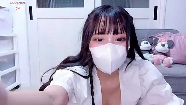 Snapshot of YURi_luv chatting on 5, 10, 2025 YURi luv online show from 5, 10, 2025