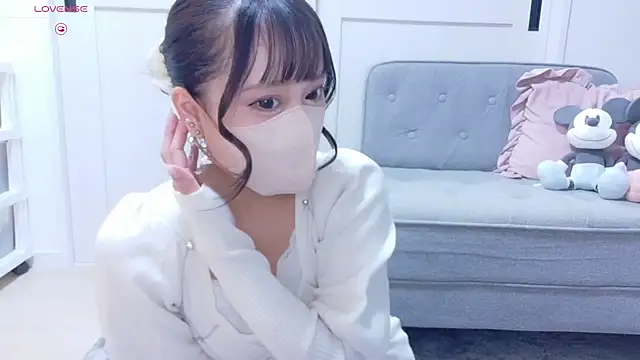 Snapshot of YURi_luv chatting on 4, 11, 2025 YURi luv online show from 4, 11, 2025