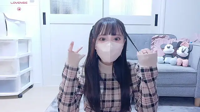 Snapshot of YURi_luv chatting on 5, 11, 2025 YURi luv online show from 5, 11, 2025