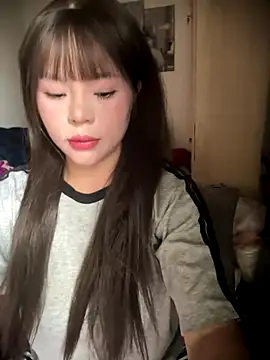 Snapshot of SarahBeii chatting on 3, 10, 2025 SarahBeii online show from 3, 10, 2025