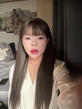 Snapshot of SarahBeii chatting on 23, 10, 2025 SarahBeii online show from 23, 10, 2025