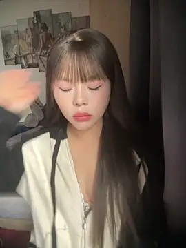 Snapshot of SarahBeii chatting on 25, 10, 2025 SarahBeii online show from 25, 10, 2025