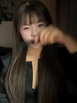 Snapshot of SarahBeii chatting on 17, 11, 2025 SarahBeii online show from 17, 11, 2025