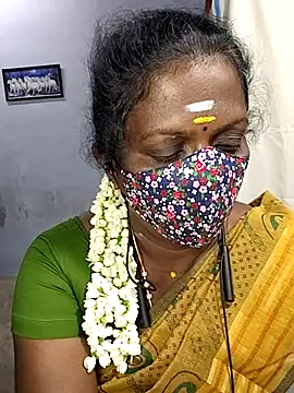 Snapshot of umashreetamil chatting on 4, 11, 2025 umashreetamil online show from 4, 11, 2025