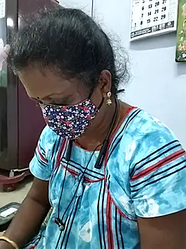 Snapshot of umashreetamil chatting on 5, 11, 2025 umashreetamil online show from 5, 11, 2025