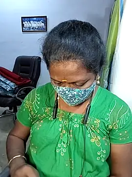 Snapshot of umashreetamil chatting on 6, 11, 2025 umashreetamil online show from 6, 11, 2025