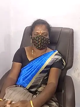 Snapshot of umashreetamil chatting on 3, 12, 2025 umashreetamil online show from 3, 12, 2025