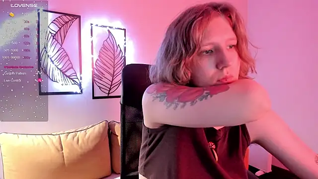 Hailey Foxy online show from 6, 11, 2025