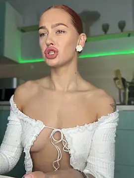 Snapshot of LittleFox___ chatting on 9, 10, 2025 LittleFox online show from 9, 10, 2025