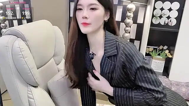 Snapshot of Yueyue-MM chatting on 28, 11, 2025 Yueyue-MM online show from 28, 11, 2025