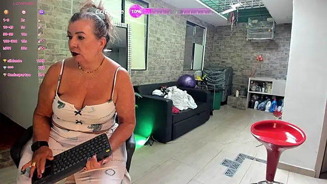 Snapshot of _SARAI_DUPONT chatting on 2, 10, 2025 SARAI DUPONT online show from 2, 10, 2025