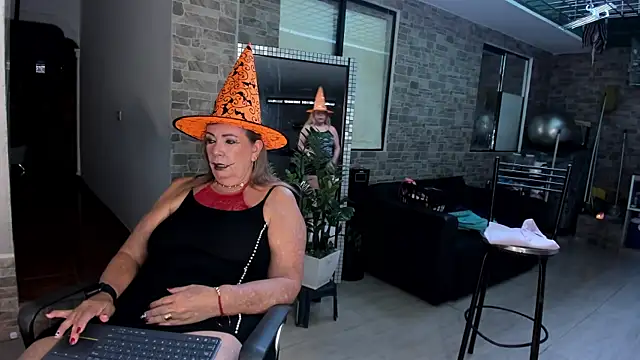 Snapshot of _SARAI_DUPONT chatting on 31, 10, 2025 SARAI DUPONT online show from 31, 10, 2025