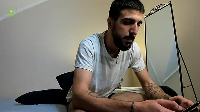 Snapshot of Zeyn_Edwards chatting on 2, 10, 2025 Zeyn Edwards online show from 2, 10, 2025