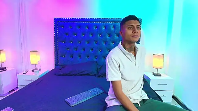 Snapshot of Damian_and_roxanne chatting on 14, 9, 2025 Damian and roxanne online show from 14, 9, 2025