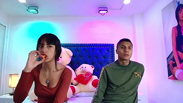 Snapshot of Damian_and_roxanne chatting on 20, 11, 2025 Damian and roxanne online show from 20, 11, 2025