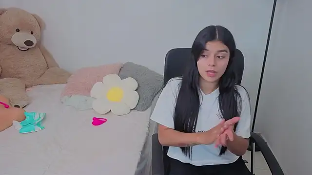 Snapshot of valerihouse chatting on 28, 10, 2025 valerihouse online show from 28, 10, 2025