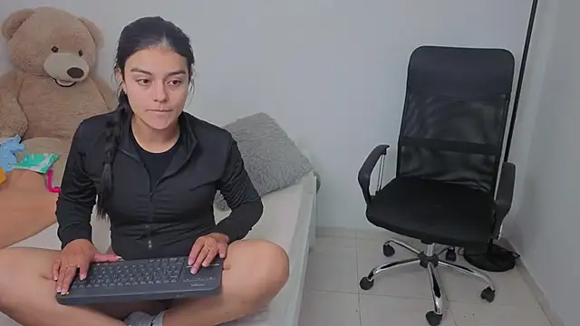 Snapshot of valerihouse chatting on 29, 10, 2025 valerihouse online show from 29, 10, 2025