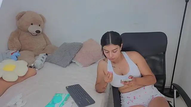 Snapshot of valerihouse chatting on 7, 11, 2025 valerihouse online show from 7, 11, 2025