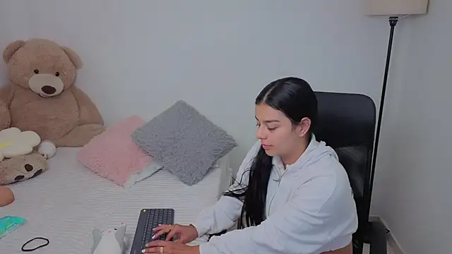 Snapshot of valerihouse chatting on 21, 11, 2025 valerihouse online show from 21, 11, 2025