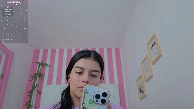 Snapshot of valerihouse chatting on 2, 12, 2025 valerihouse online show from 2, 12, 2025