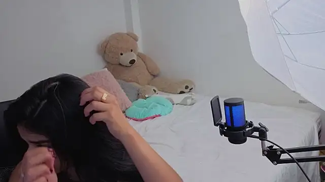 valerihouse online show from 14, 4, 2026