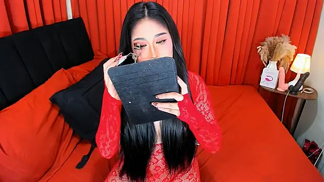Snapshot of PereyLierge chatting on 4, 7, 2026 PereyLierge online show from 4, 7, 2026
