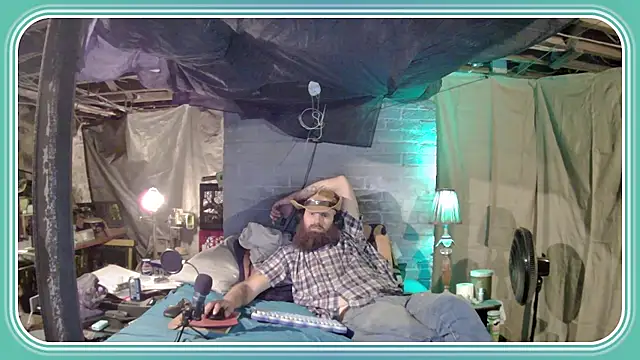 Snapshot of Cowboy815 chatting on 15, 11, 2025 Cowboy815 online show from 15, 11, 2025