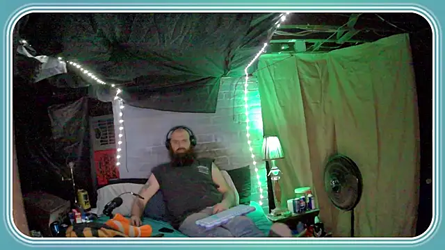 Snapshot of Cowboy815 chatting on 18, 11, 2025 Cowboy815 online show from 18, 11, 2025