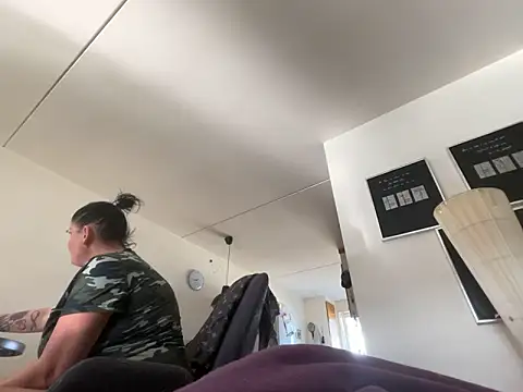 Snapshot of Tina-Maria chatting on 18, 10, 2025 Tina-Maria online show from 18, 10, 2025