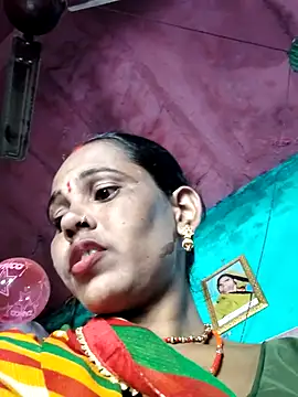 Snapshot of Pooja750 chatting on 5, 10, 2025 Pooja750 online show from 5, 10, 2025