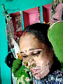 Snapshot of Pooja750 chatting on 6, 10, 2025 Pooja750 online show from 6, 10, 2025