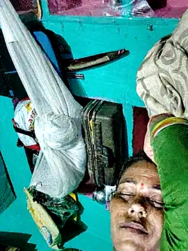 Snapshot of Pooja750 chatting on 8, 10, 2025 Pooja750 online show from 8, 10, 2025