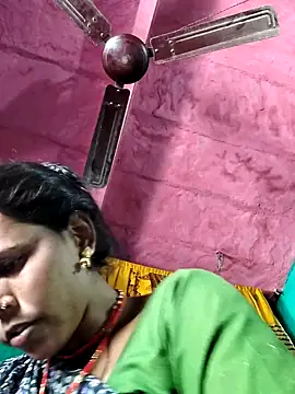 Snapshot of Pooja750 chatting on 19, 10, 2025 Pooja750 online show from 19, 10, 2025