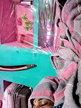 Snapshot of Pooja750 chatting on 28, 10, 2025 Pooja750 online show from 28, 10, 2025