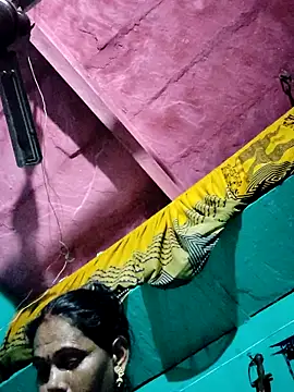 Snapshot of Pooja750 chatting on 4, 11, 2025 Pooja750 online show from 4, 11, 2025