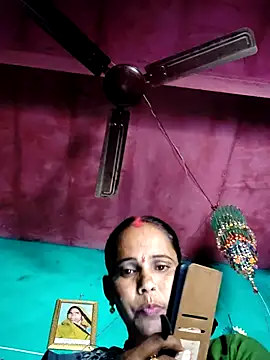 Snapshot of Pooja750 chatting on 5, 11, 2025 Pooja750 online show from 5, 11, 2025