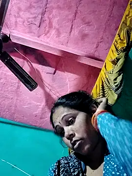 Snapshot of Pooja750 chatting on 17, 11, 2025 Pooja750 online show from 17, 11, 2025